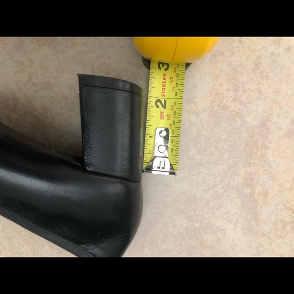 SUPER COMFY Aerosole Heel Rest - Picture 3 of 5